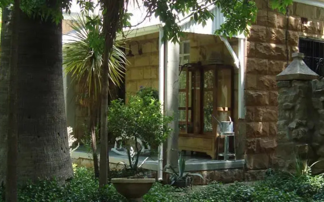 Living Life Station House