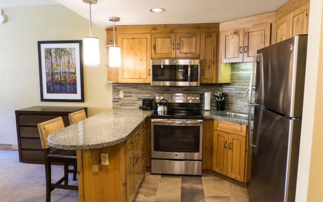 Come Golf or Ski in/out at this best location by RedAwning - Save 20% on 7+ Nights!