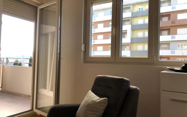 White Homes Apartments • Central Point