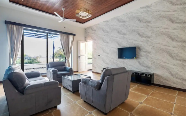 The Serene Shores - Luxury Private Villa