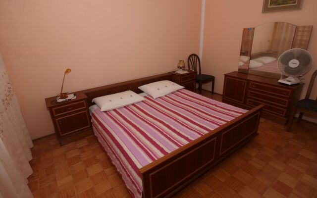 Apartment 752
