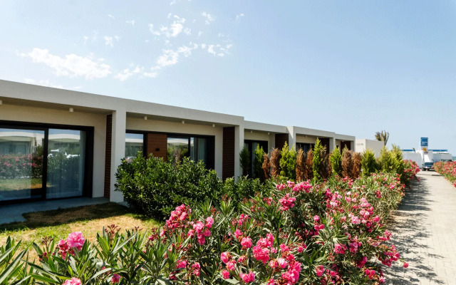 White Villas (Sea Breeze)