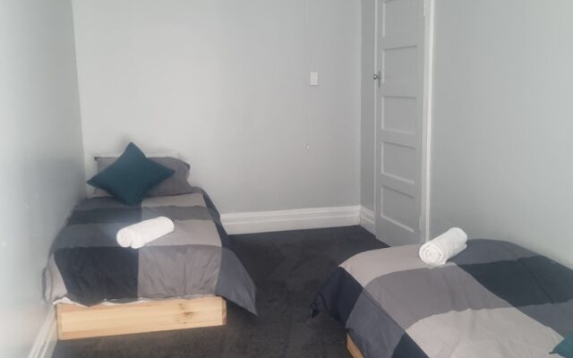 Commercial Hotel Young