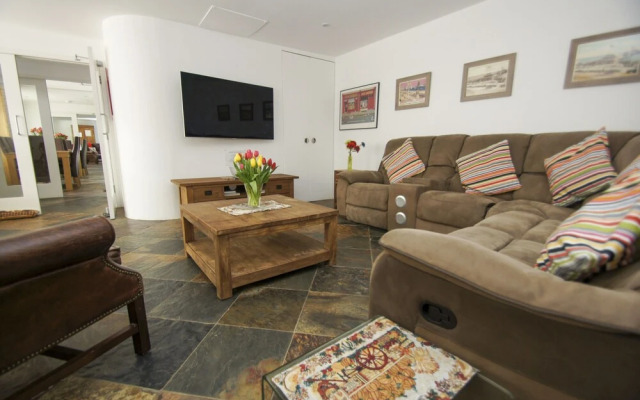 Kemp Town Mews Parking by Brighton Holiday Lets
