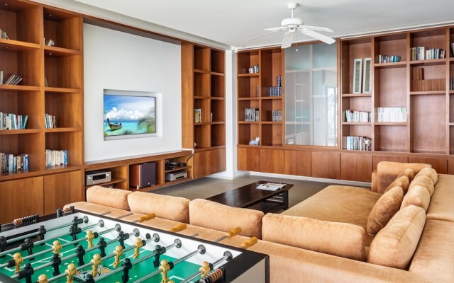 Villa Chelay - Luxury Waterfront Villa
