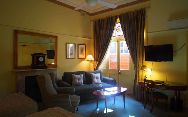 Simpson Of Potts Point