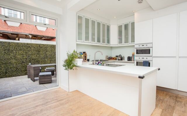 Bright 3 Bedroom Home in Clapham South