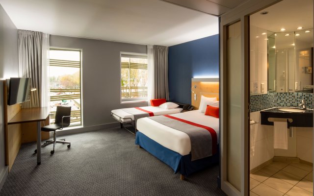 Holiday Inn Express Paris-Canal de la Villette, an IHG Hotel