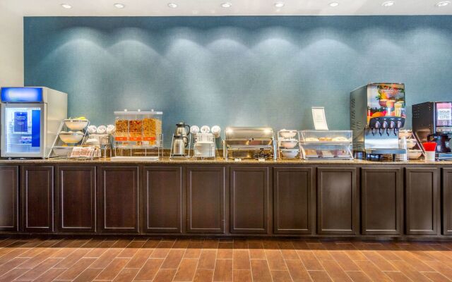 Comfort Inn & Suites Brighton Denver NE Medical Center