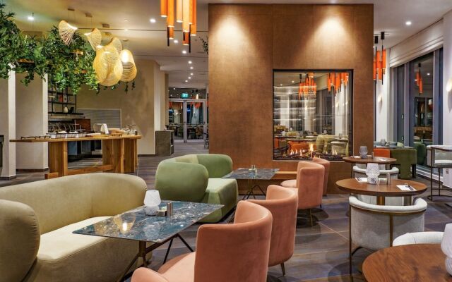 Almond hotel
