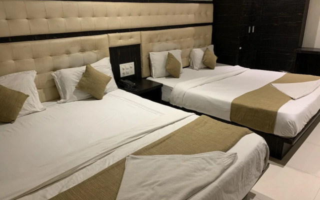 Hotel Riva International - Near Nesco Center
