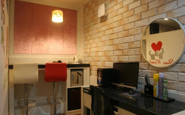 Show Hotel