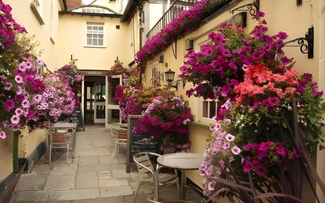 White Hart Hotel by Greene King Inns