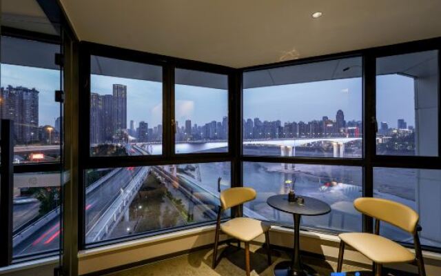 Yiduo Riverview Hotel (Chongqing Liberation Monument Hongya Cave)