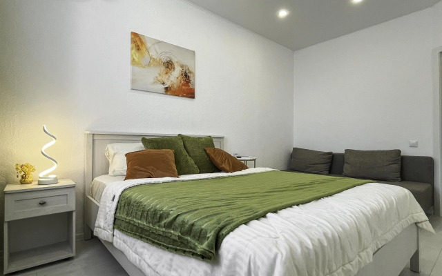 Studio apartment on Dmitry Mendeleev street 2k2