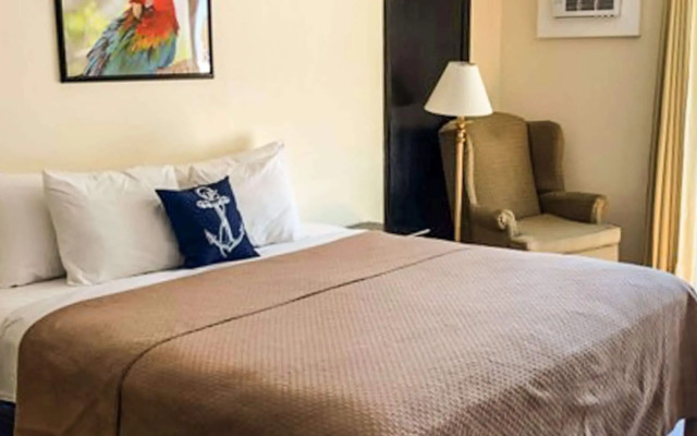 Colonial Inn Ellsworth