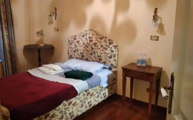 Room-room With Private Bathroom In Bolog