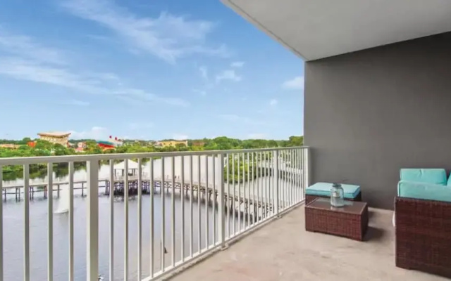 Laketown Wharf 317