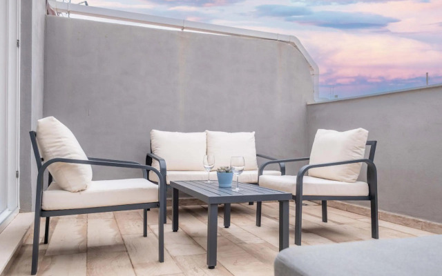 Modern Penthouse with Private Terrace