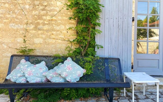 House With 6 Bedrooms in Montignac-charente, With Private Pool, Enclos