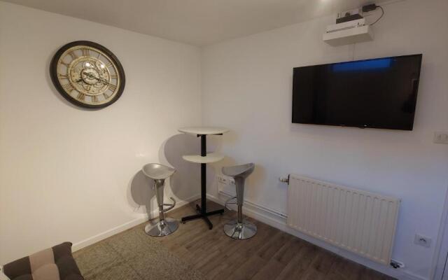 Joli 2 pièces Neuf façon Casa de Papel