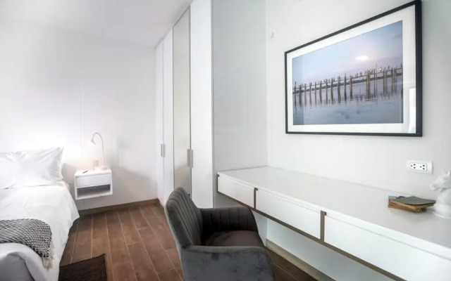 w Spacious 2BR in the Heart of Miraflores