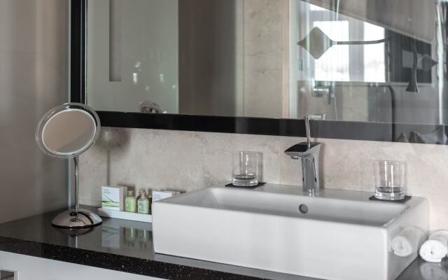 11 Mirrors Design Hotel