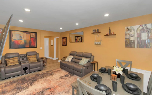 Spacious 3BR DTWN Condo with Pool