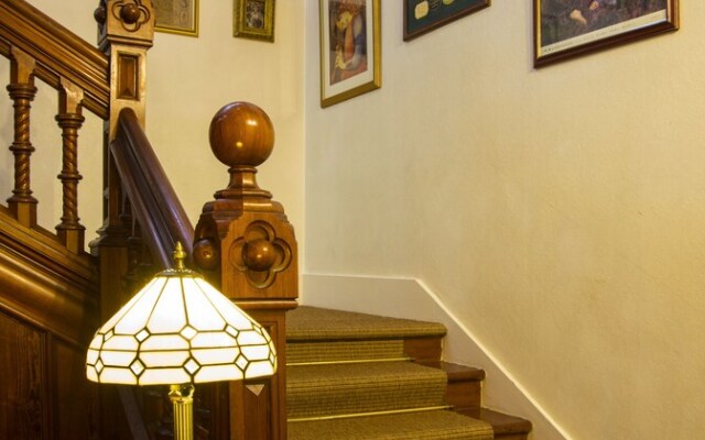 Cluny Bank Hotel