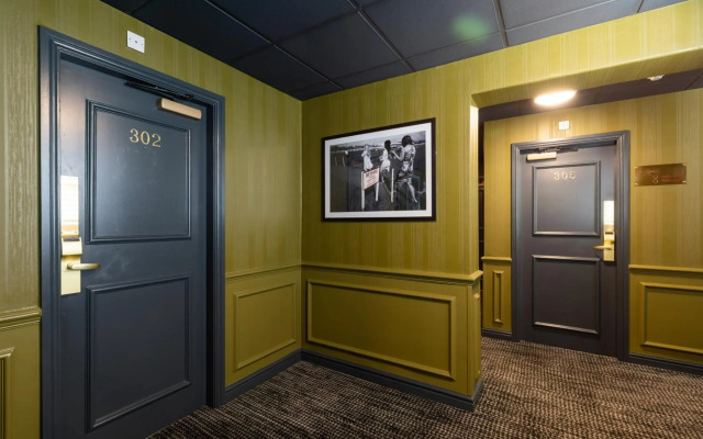 Sir Thomas Hotel