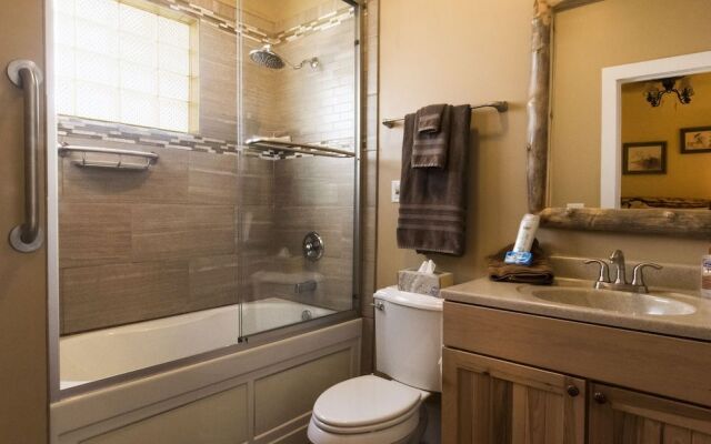 Calhoun House Inn & Suites