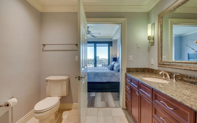 Emerald Grande Condo: Beach, Marina & Ocean View