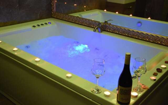 Central Business Suites with Hot Jacuzzi