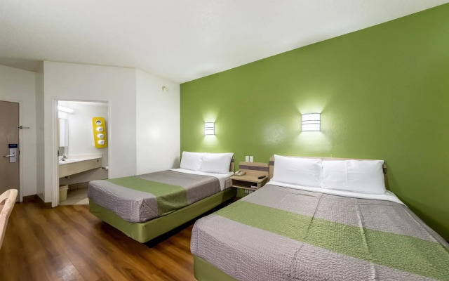 Motel 6 San Antonio, TX - South