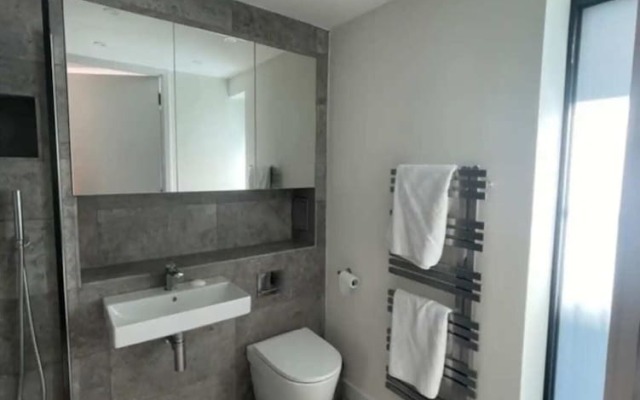 Modern 1BD Flat Near River Thames, Battersea!
