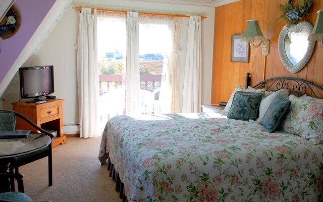 A Cape Cod Ocean Manor Inn