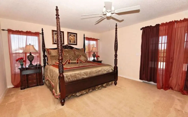5 BR Home Kitchen Sleeps 10