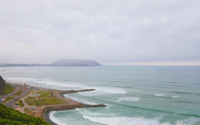 Boardwalk Modern Apartment With Oceanview