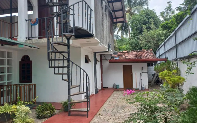 Mayura Rest Inn