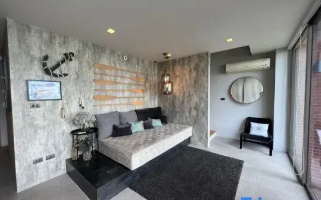 Sandbox 6 (3BR-max 12 guests)