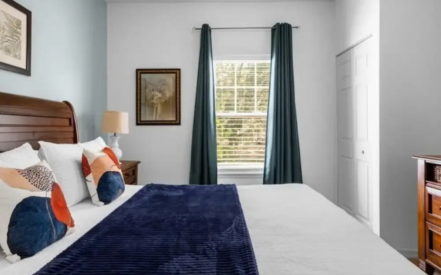 3 Bedrooms S / Lucaya Village Townhouse by RedAwning