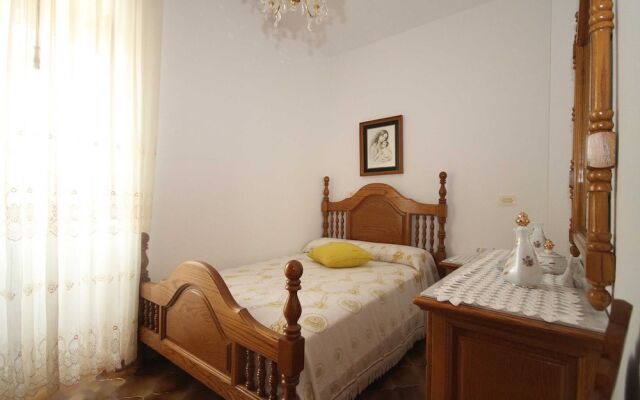 House - 5 Bedrooms with Sea views - 107775
