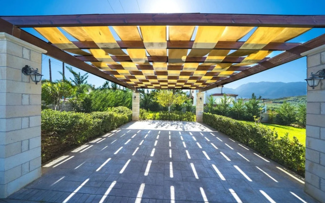 Karyo Villa,- 4bd, 3min On Foot From The Beach!