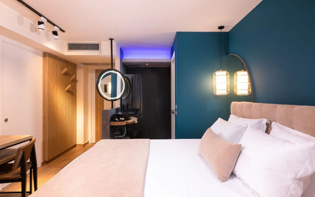 SKS Luxury Suites & Rooms