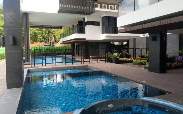 Escape Condominiums Beachfront Suites - Mae Phim