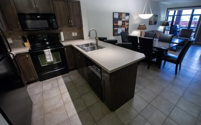 Bright Apartment Facing Pool Area #423