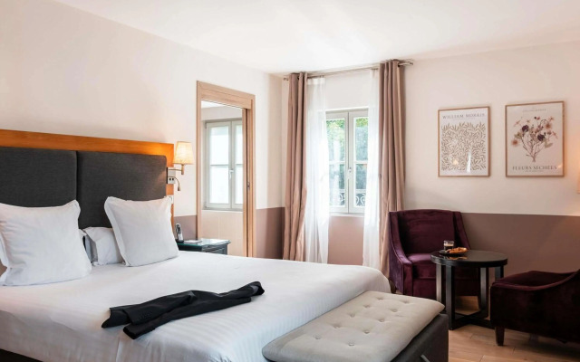 Mercure Maintenon