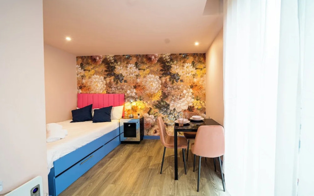 Outstanding Deluxe Self Contained City Apartment