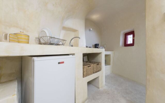 White Cave Villa By Caldera Houses