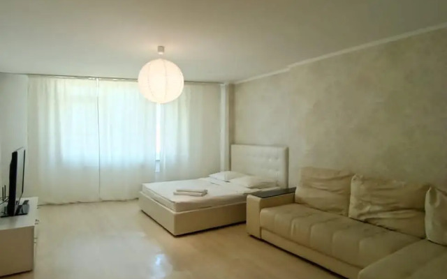 Апартаменты на улице Авиаторов 42